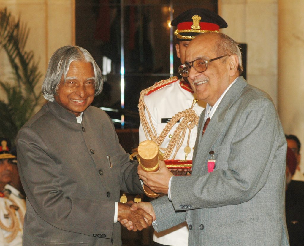 The President, Dr. A.p.j. Abdul Kalam Presenting Padma Vibhushan To Shri Fali Sam Nariman, At An Investiture Ceremony At Rashtrapati Bhavan In New Delhi On March 23, 2007